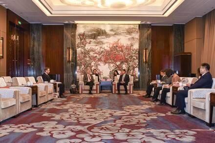 Eber-und-Nitsche-beim-Vizebürgermeister-von-Wuhan.jpg
