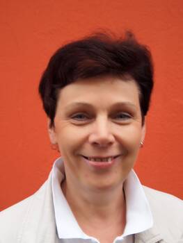 Klubobfrau Ina Bergmann: "Schönes Wohnen im Grünen gibt es bei diesem Projekt nur im Titel."