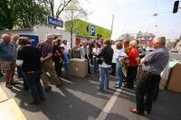 Kundgebung in der Münzgrabenstraße im Jahr 2006 gegen die Verbauung des Moserhofschlössls.